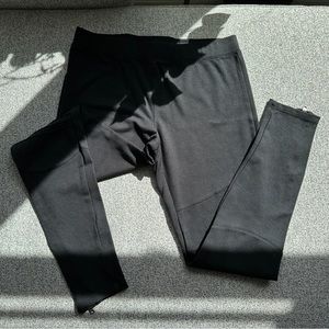 [Express] ✨ Black Ankle Zip Leggings ✨